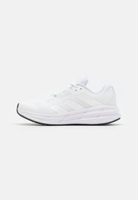 QUESTAR 3  - Tekaški copati za cesto - footwear white/core black