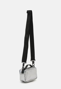 Rains BOX BAG MICRO UNISEX - Torba preko tijela - mirror