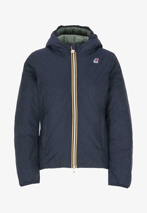 Veste doudoune à capuche bleu marine avec doublure verte, poignets élastiques, zip jaune et blanc, et petit logo K-Way sur la poitrine gauche.