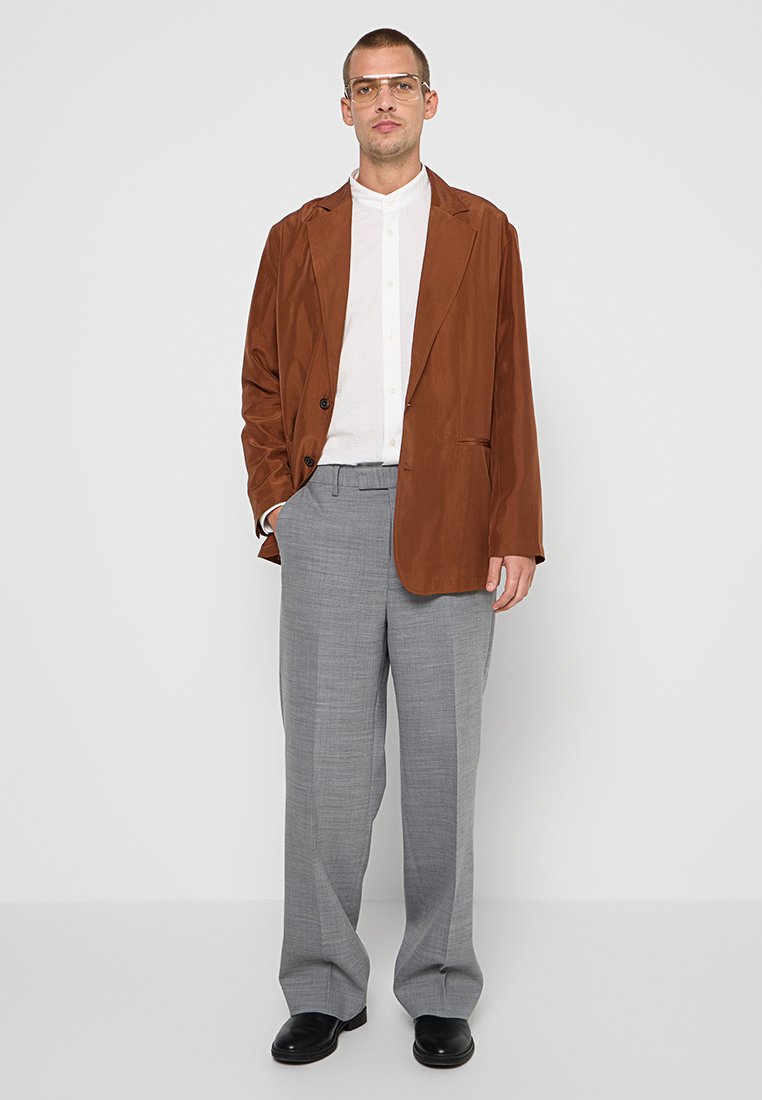 RELAXED FIT