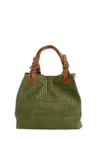 Groene geweven handtas met bruine leren hengsels, met een textuur van een geruit patroon en een slungelige vorm. Inclusief verstelbare banden.