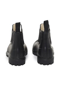 Stivali alla caviglia in gomma nera con pannelli laterali elastici, suole testurizzate e linguette per una facile calzata. Finitura liscia con costruzione robusta.