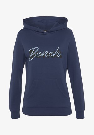 Dunkelblaues Hoodie aus Baumwolle mit einer vorderen Kängurutasche. Verfügt über ein gesticktes "Bench"-Logo in kontrastierendem Hellblau und Schwarz.