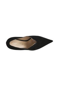 Pantof cu vârf ascuțit din suede negru, cu un design cu decupaj, având un interior bej și un logo al mărcii embosat pe talpa interioară.