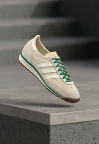 Geselecteerd, white/off white