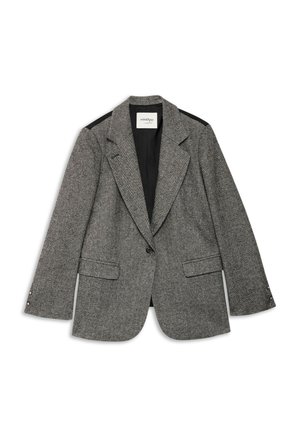 Sivý blazer v rybacej kosti so štruktúrovaným dizajnom, klopovými goliermi, dvoma prednými vreckami a čiernymi akcentmi na pleciach. Zapínanie na jeden gombík.