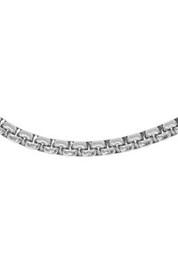 Collana in argento con maglie ovali piatte e intrecciate, dotata di una superficie lucida che crea una texture liscia e un design uniforme.