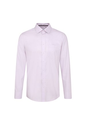 Chemise homme à manches longues violet clair avec fermeture boutonnée sur le devant, poche poitrine et col classique sur fond blanc.