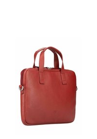 Sac d'ordinateur portable en cuir rouge avec deux poignées courtes, surface texturée, fermeture éclair et poche latérale avec ferrures métalliques. Forme rectangulaire compacte.