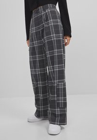 Bershka Tygbyxor - grey