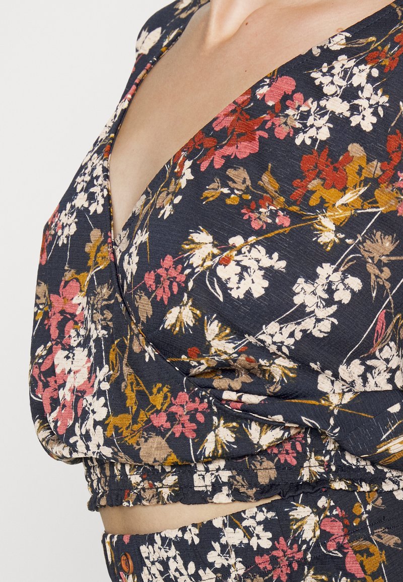 Damen T-Shirts | ONLY Tall ONLPELLA WRAP SMOCK MIX Langarmshirt night sky/wild flowers/dunkelblau - KK61474 Damen T-Shirts | ONLY Tall ONLPELLA WRAP SMOCK MIX Langarmshirt night sky/wild flowers/dunkelblau - KK61474