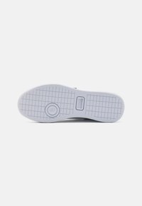Lacoste CARNABY PRO - Športni copati - white/gold