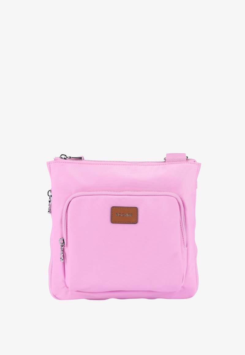 Borsa in nylon rosa con una texture liscia, dotata di una tasca frontale con zip e un patch in pelle marrone con il logo sul davanti. Include una tracolla regolabile.