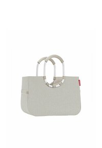 Bolso de tela gris con asas dobles. Presenta una superficie texturizada y un bolsillo lateral. Acentuado con herrajes en color plateado.