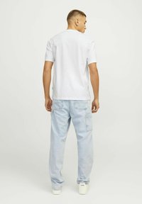 Jack & Jones RUNDHALS - Camiseta estampada - bright white