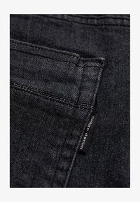 Non sélectionné, black