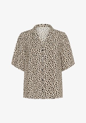 Beige Kurzarmhemd mit Leopardenmuster, ausgestattet mit einem eingekerbten Kragen, Knopfverschluss und leichtem Stoff mit glatter Textur.