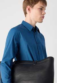 Calvin Klein SOLID STRETCH SLIM SHIRT - Επίσημο πουκάμισο - alfalfa blue