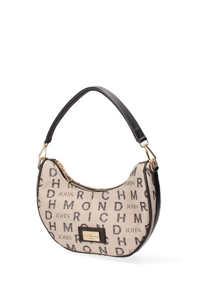 Borsa beige con stampa del logo nera, forma rotonda, tracolla in pelle nera, hardware dorato e chiusura con zip.