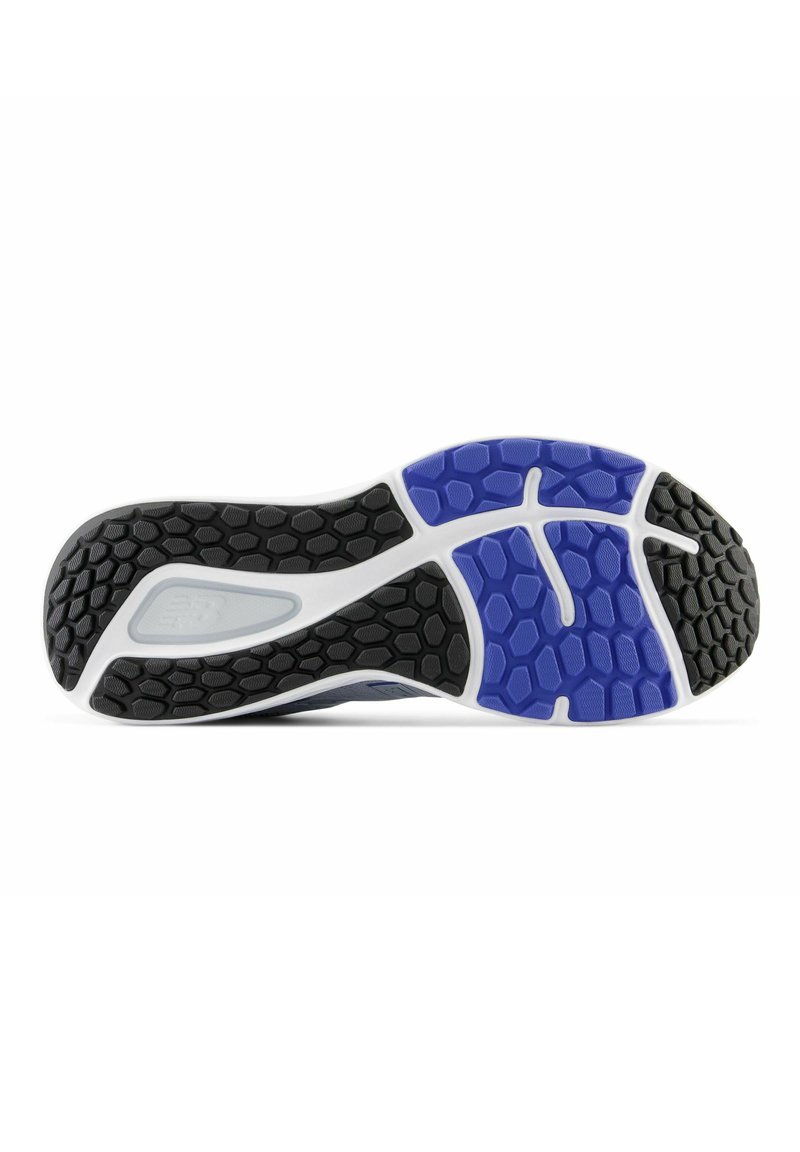 Suela de zapato de goma negra y morada con un patrón de banda de rodadura hexagonal, que presenta un acento blanco y un diseño central liso.