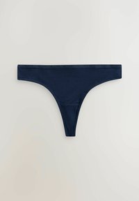 Tamnoplave tange od mekog materijala, sa uskim pojasom i minimalističkim dizajnom s glatkom teksturom.