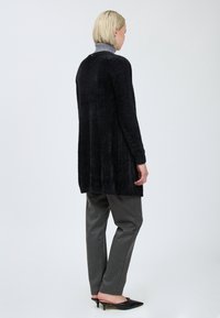 INFLUENCER FLUFFY - Chaqueta de punto - black