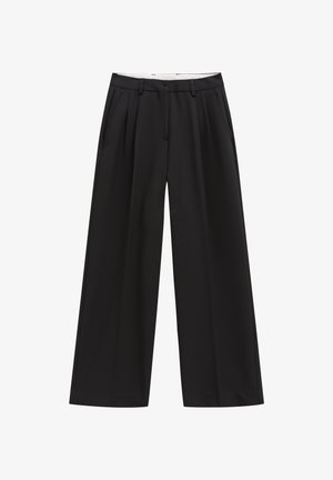 Schwarze weit geschnittene Hose mit maßgeschneidertem Design, ausgestattet mit Vorderfalten, zwei Seitentaschen und einer glatten Textur.