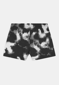 Black and white tie-dye shorts with an elastic waistband, featuring a smooth texture and a relaxed fit, suitable for casual wear.