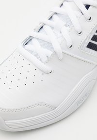 K-SWISS COURT EXPRESS CARPET - Nurmikentän kengät - white/navy