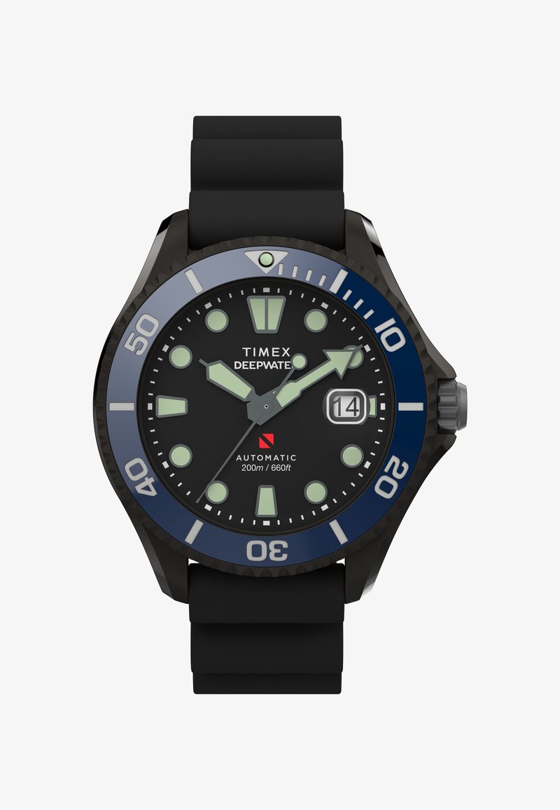 Orologio subacqueo Timex Deepwater nero con ghiera blu, lancette e indici luminescenti, datario alle 3 e cinturino in gomma nero.