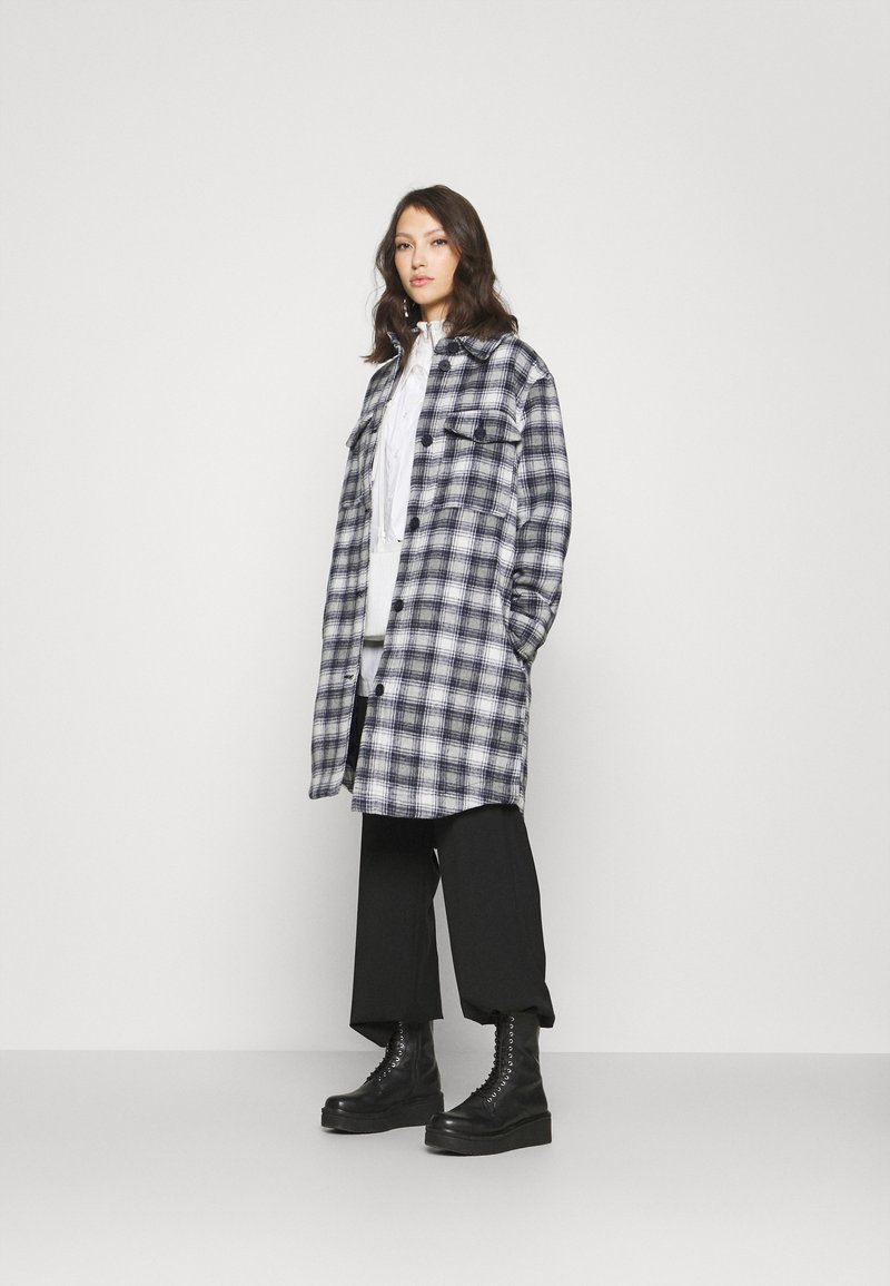 Damen Parkas | JDY JDYTIK LONG Klassischer Mantel sharkskin/dunkelblau - KA09649 Damen Parkas | JDY JDYTIK LONG Klassischer Mantel sharkskin/dunkelblau - KA09649