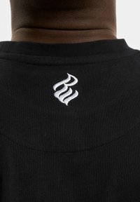 Rocawear WOODHAVEN - Apdrukāts T-krekls - black