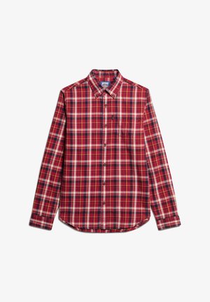 Camisa de cuadros en rojo y negro, hecha de algodón, con cuello abotonado, mangas largas y un bolsillo en el pecho izquierdo. Presenta acentos en blanco y azul.