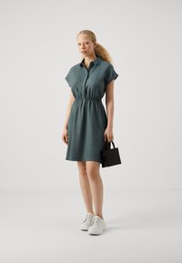Vero Moda VMMELONY SHORT DRESS - Abito a camicia - balsam green