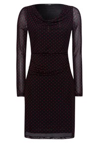 Robe noire à manches longues avec un motif en losange rouge, taille cintrée et décolleté drapé, manches semi-transparentes et jupe longueur genou.