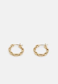 Zlaté kruhové náušnice se silným řetězovým designem, s lesklým povrchem a s kloubovým uzávěrem pro snadné nošení.