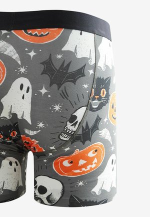 Pánské boxerské trenky z pružného materiálu, s šedým základem a oranžovými a černými grafickými motivy s tématikou Halloweenu, jako jsou lebky, dýně a duchové.