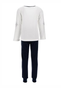 Weißes Fleece-Oberteil mit langen Ärmeln und marineblauen Akzenten sowie besticktem Design an den Ärmeln, kombiniert mit passenden marineblauen Fleece-Hosen. Weicher Stoff.