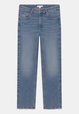 Jeans in denim blu a gamba dritta con vita alta, tasche anteriori, chiusura a bottone e orli sfilacciati.