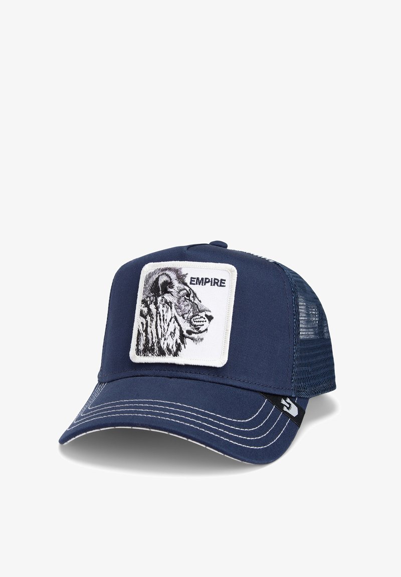 Gorra de béisbol azul marino con parte trasera de malla, que presenta un parche blanco cuadrado con un gráfico de león y el texto "EMPIRE" bordado encima.