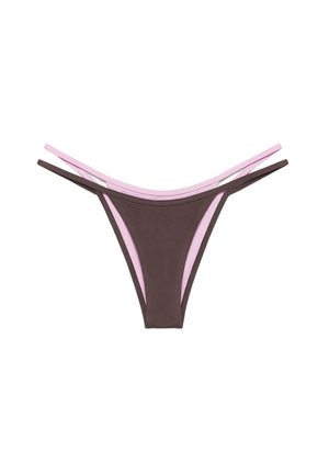 Brązowy dół od bikini z różową lamówką i podwójnymi bocznymi paskami, rozłożony płasko na białym tle. Brak ludzi lub dodatkowych przedmiotów.