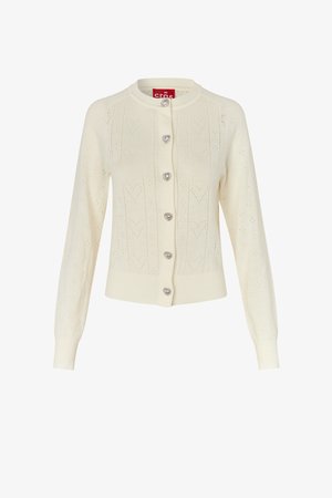 Cardigan en tricot crème avec manches longues, boutons argentés en forme de cœur, et motifs délicats en forme de cœur ajouré sur le devant et les manches.