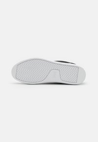 Levi's® COURTRIGHT - Zapatillas - black