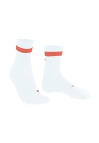 Chaussettes blanches jusqu'aux chevilles avec une bande rouge en haut et un petit logo rouge, fabriquées à partir d'un textile lisse. Longueur standard et légères.