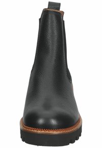 Bota chelsea de cuero negro con un alto respaldo redondeado, paneles laterales elásticos y una suela de goma antideslizante. Presenta costuras en contraste alrededor de la suela.