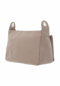 Borsa a spalla in pelle beige con due manici arrotondati, dettagli in hardware argentato, una texture morbida e una forma rettangolare.