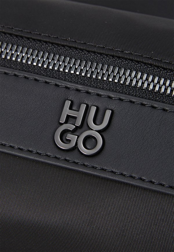 QUANTIC - Cross body bag2