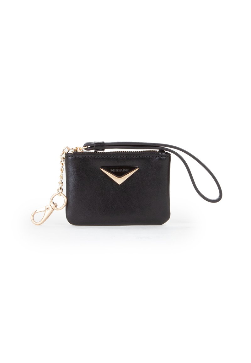 Pochette da polso in pelle nera con zip dorata, chiusura a catena e dettaglio triangolare dorato sul davanti.