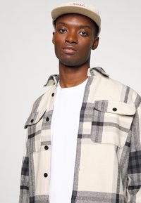 Jack & Jones PREMIUM JPRBLUDARREN OVERSHIRT - Jas - off-white/black