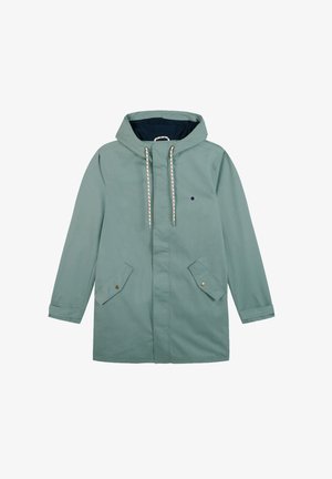 Lichtgroene waterdichte jas met capuchon, trekkoord, voorzakken met drukknopen en een klein logo op de borst. Vriendelijke textuur, rechte snit.